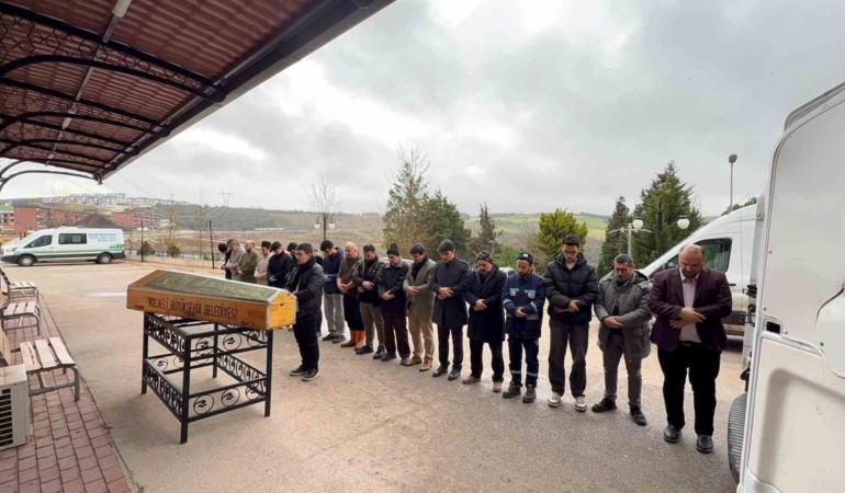 Kimsesiz vatandaşın cenazesi defnedildi, öğrenciler eşlik etti