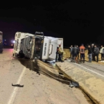 Bursa’da talaş yüklü tır devrildi: Araçta sıkışan genç sürücü hayatını kaybetti