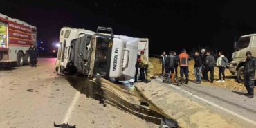 Bursa’da talaş yüklü tır devrildi: Araçta sıkışan genç sürücü hayatını kaybetti