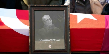 Gökmen Özdenak için stadyumda tören düzenlendi