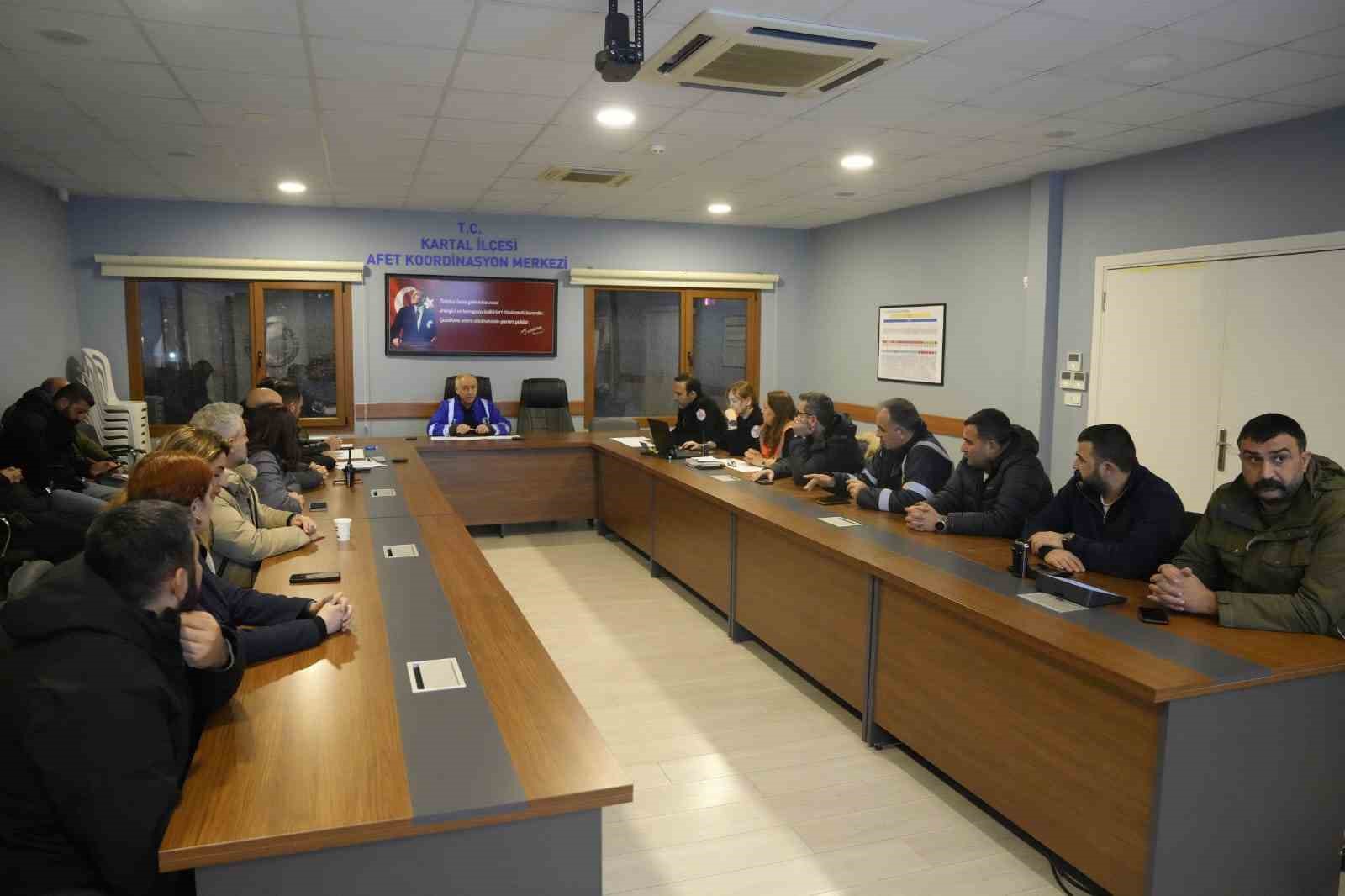 Kartal’da kar yağışına karşı tedbir alındı