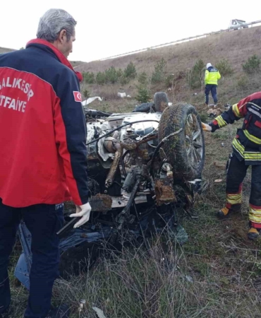 İzmir-İstanbul Otoyolu’nda feci kaza: Otomobil şarampole yuvarlandı