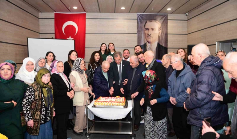 Osmangazi Belediyesi Alzheimer Gündüz Bakım Evi 3. yılını kutladı