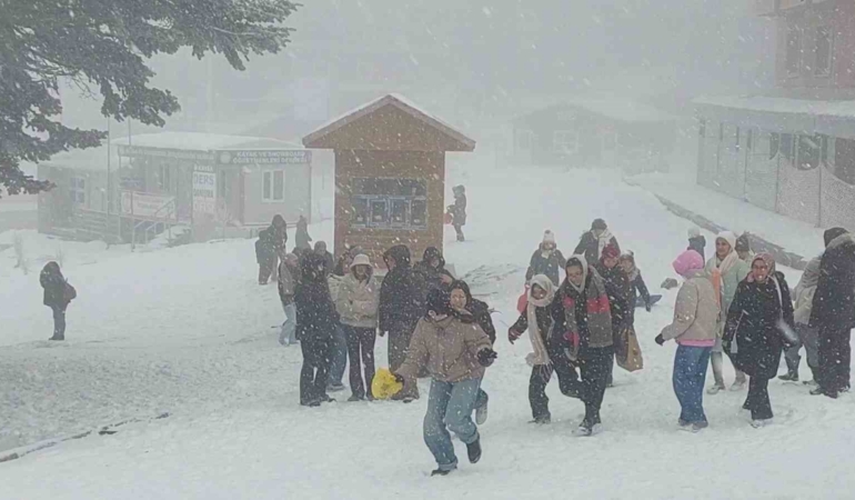 Uludağ’da kar kalınlığı 60 santimetreyi geçti