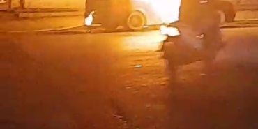 Park halindeki otomobil yandı, sahibi tarafından yakıldığı öne sürüldü