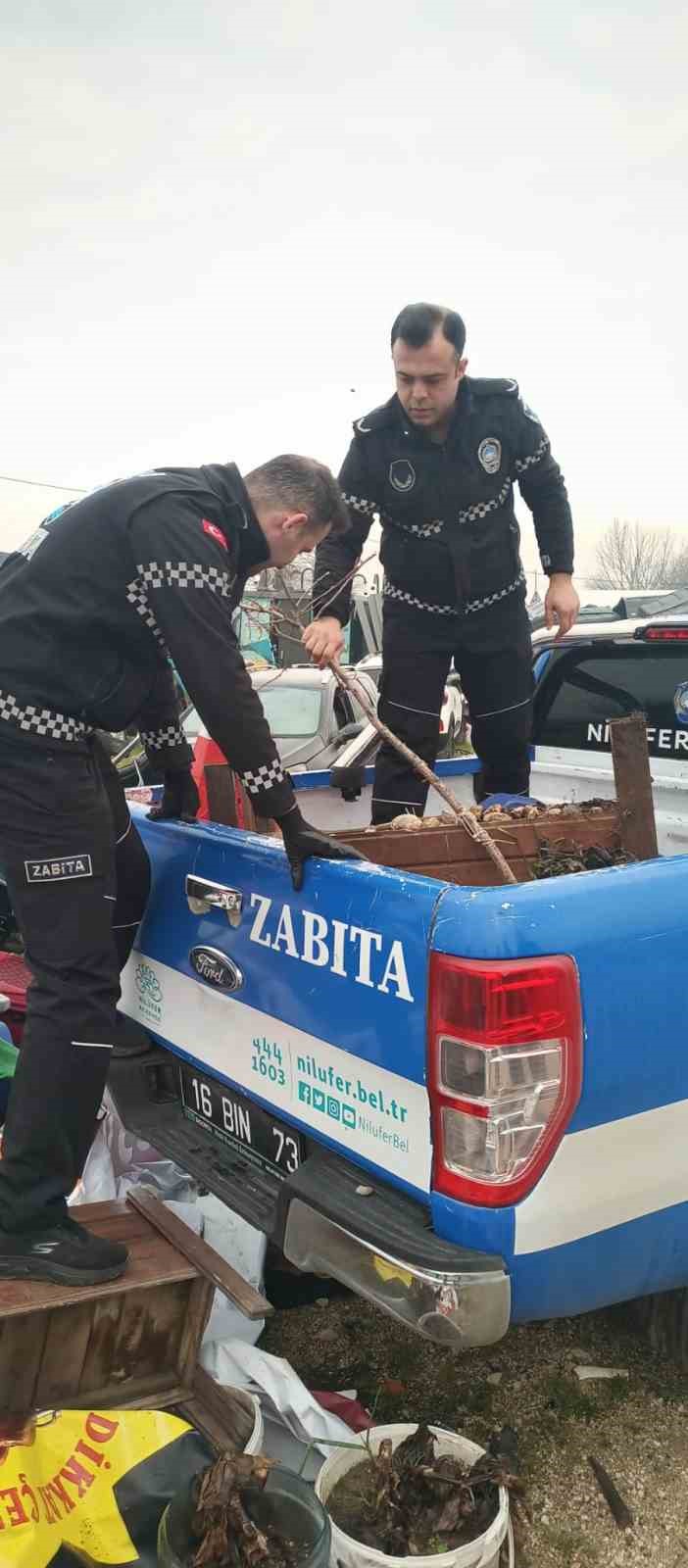 Nilüfer’de kaldırımlar işgallerden arındırılıyor