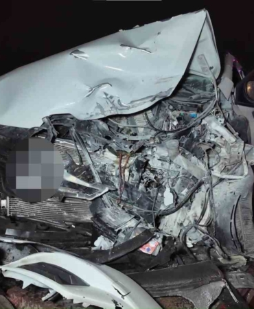 Sancaktepe’de ters şeritte ilerleyen otomobil dehşet saçtı: İki araç çarpıştı, 2 kişi yaralandı