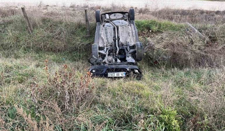 Lüleburgaz’da otomobil şarampole yuvarlandı: 1 yaralı