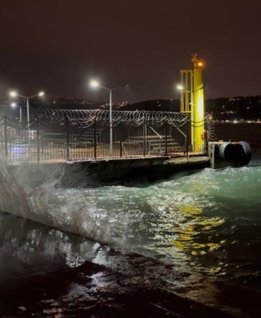 İstanbul’da sabah saatlerinde kuvvetli rüzgar etkili oldu
