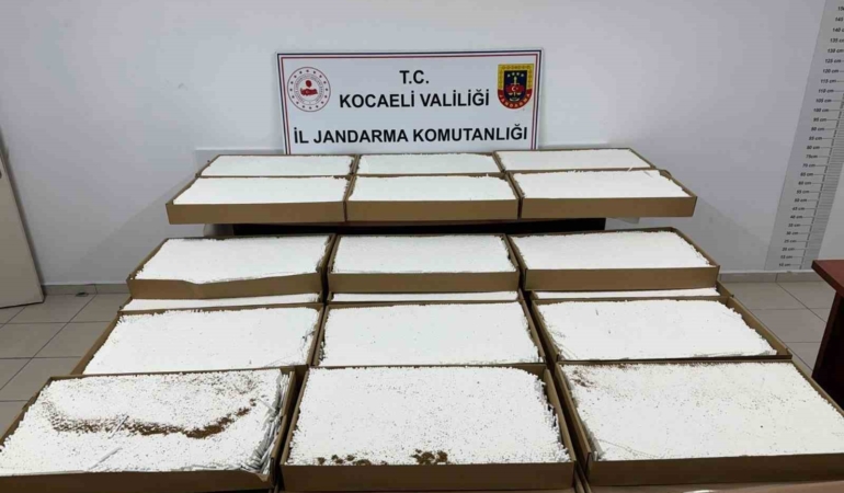 Kocaeli’de araçta 3 buçuk milyon liralık makaron ele geçti