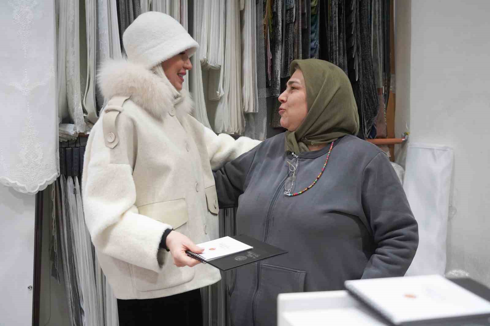 Başkan Subaşı yeni yılın ilk gününde esnaf ve vatandaşların yeni yıllarını kutladı