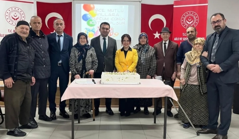 Bilecik’te huzurevinde doğum günü sevinci