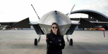 Türkiye’nin ilk insansız savaş uçağı KIZILELMA’nın kadın pilotu