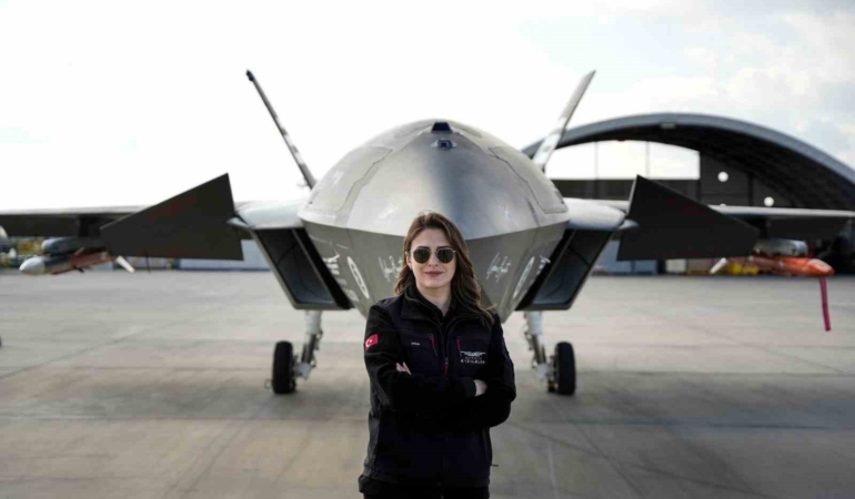 Türkiye’nin ilk insansız savaş uçağı KIZILELMA’nın kadın pilotu