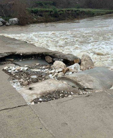 Mesire alanındaki hasarlı köprü tehlike saçıyor