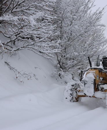 Beyaza bürünen Sakarya’da 36 noktada kar küreme çalışmaları sürüyor