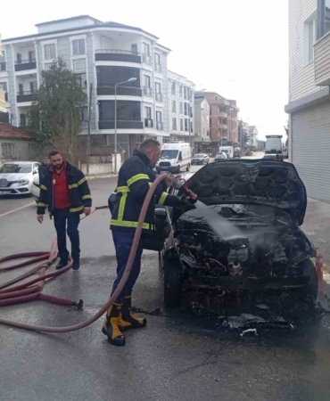 Pınarhisar’da park halindeki otomobil alevlere teslim oldu