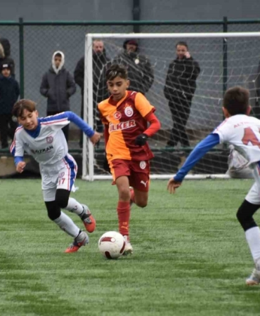 Geleceğin yıldız futbolcu adayları Balıkesir’de sahne aldı