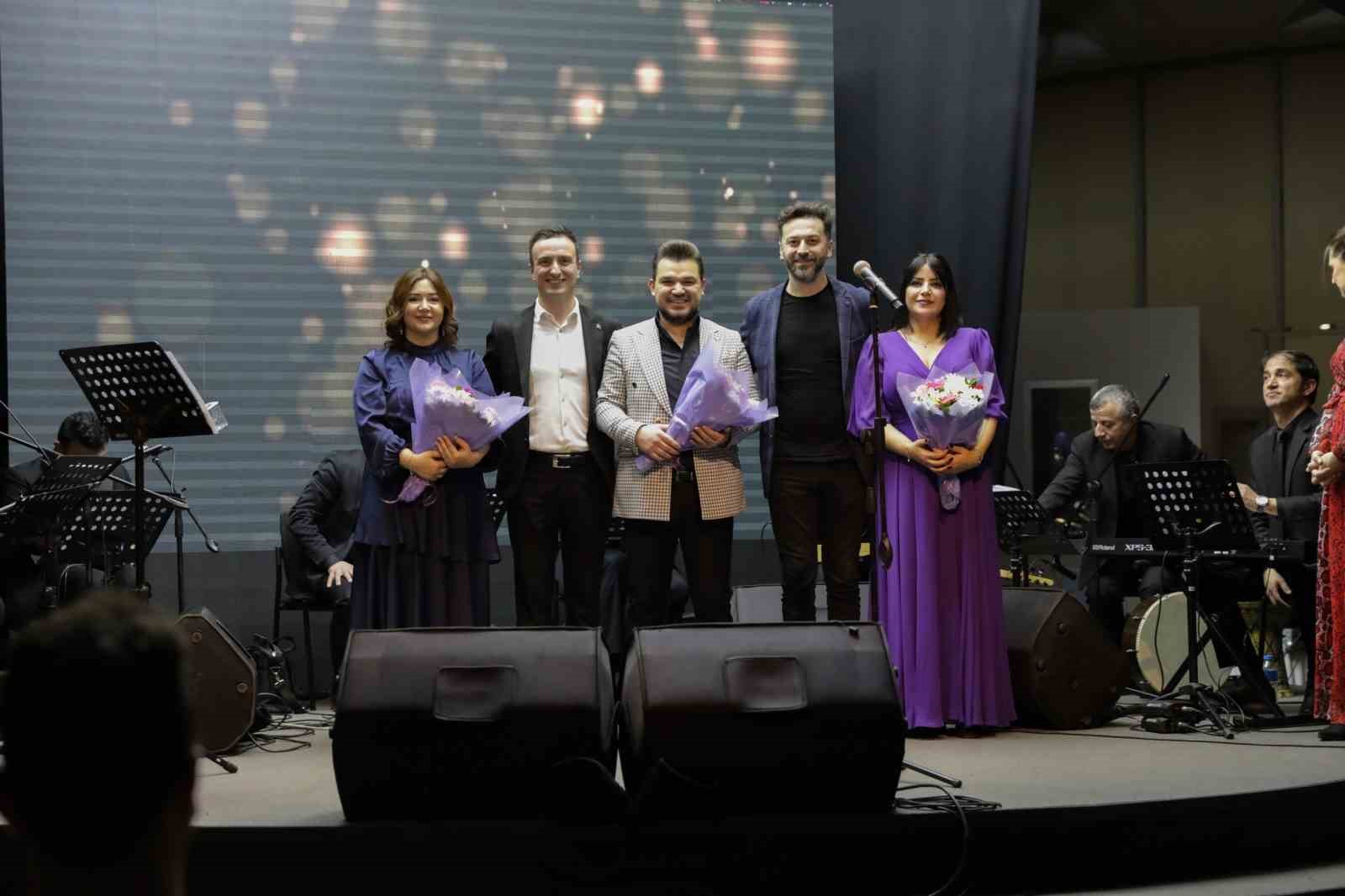 ‘Yüreğimizdeki Ezgiler’ gönüllere dokundu