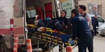 Makineye sıkışan işçi ağır yaralandı