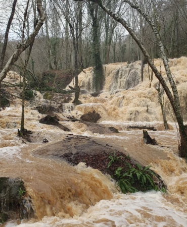 Kuruyan Karapınar Şelalesi yağışlarla yeniden hayat buldu
