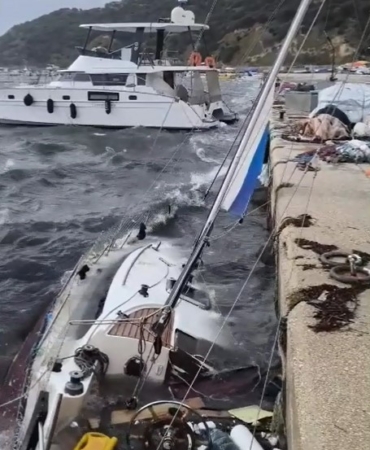 Keşan’da tekne battı, çatılar uçtu, iş yerleri hasar gördü