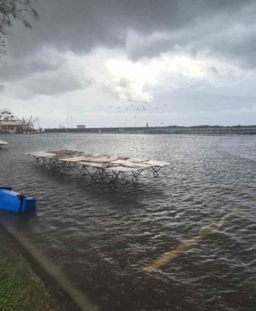 Lodos vurdu, Tekirdağ sahili suyla kaplandı
