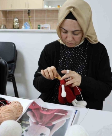 Ümraniye Belediyesi amigurumi eğitimleriyle el sanatlarına destek oluyor