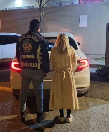 Topuklu ayakkabısıyla aracından inip servistekilere saldıran kadın sürücüye 6 bin 498 TL ceza kesildi