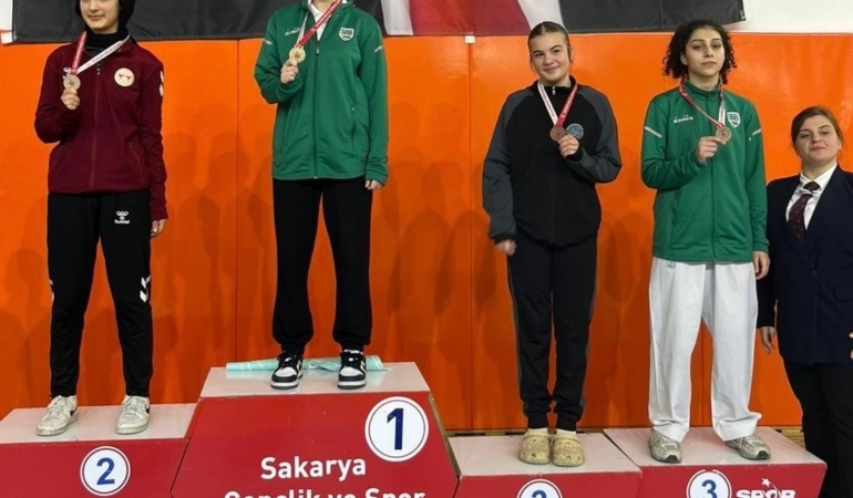 Okullar Arası Karate İl Birinciliği seçmelerinde Büyükşehir sporcuları 9 madalya kazandı