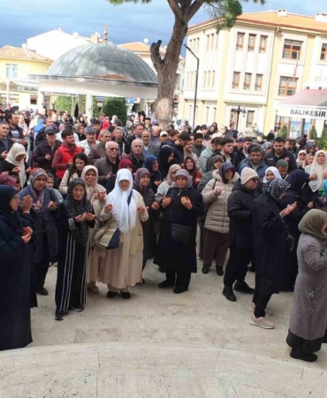 Balıkesir’de umreciler dualarla uğurlandı