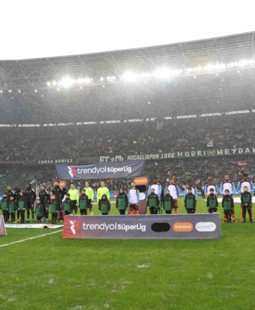 Trendyol Süper Lig: Kocaelispor: 0 - Trabzonspor: 0 (Maç devam ediyor)