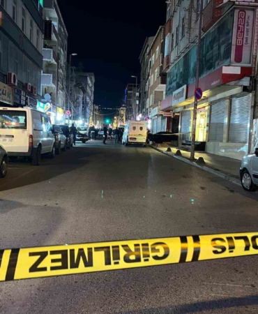 Küçükçekmece’de silahlı saldırı: 1’i ağır 3 yaralı