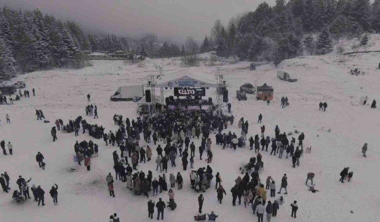 Bursa’da Kış Festivali’ne yoğun katılım trafiği felç etti