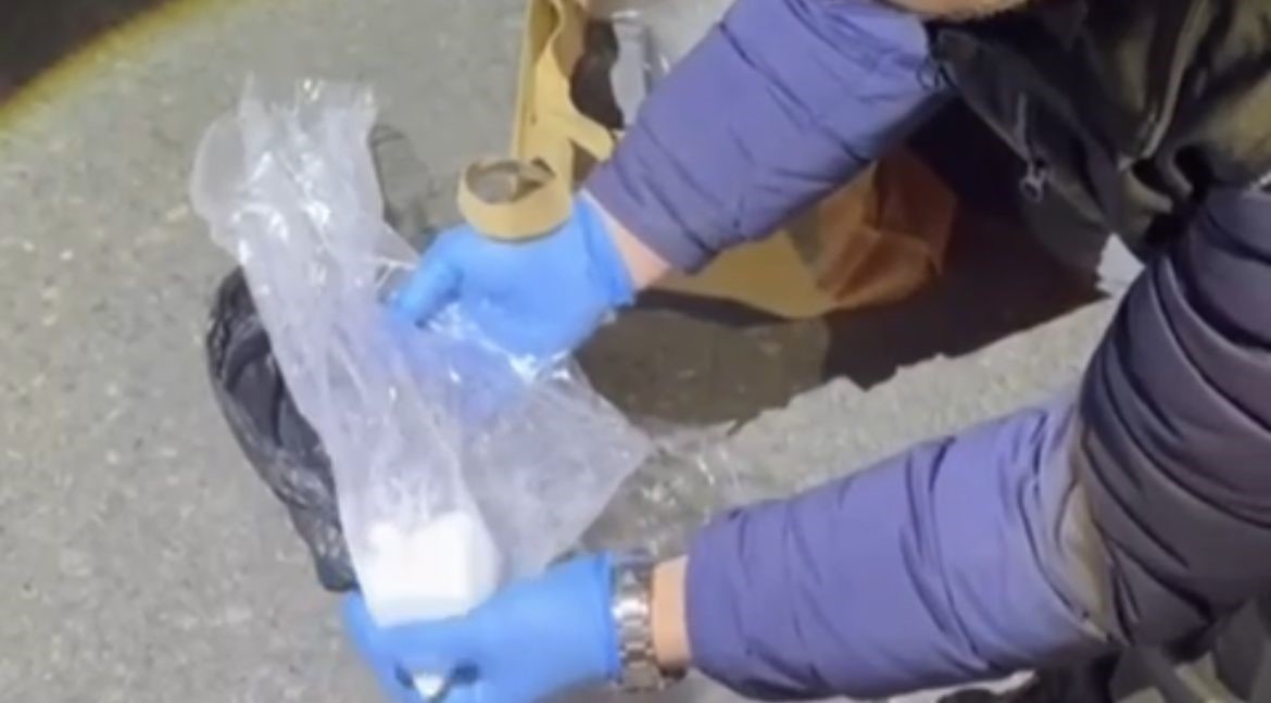 Bursa’da zehir tacirlerine operasyon: Kokain ve çok sayıda silah ele geçirildi