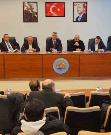 Gölcük’te muhtarlar ve altyapı kurumlarının yetkilileri yatırım toplantısında buluştu