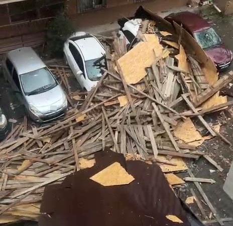 Kocaeli’de sadece bir mahallede 186 evin çatısı uçtu, hasar tespit çalışmaları devam ediyor