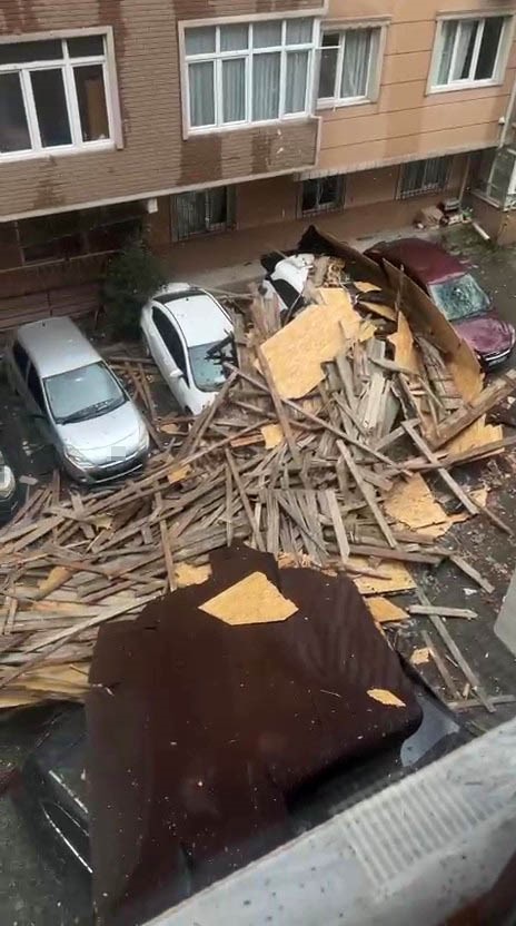 Kocaeli’de sadece bir mahallede 186 evin çatısı uçtu, hasar tespit çalışmaları devam ediyor