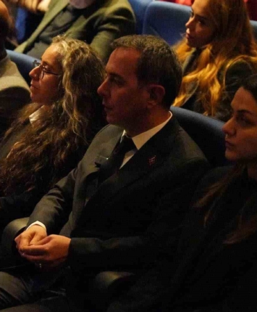 Görme Engelli Ressamın Braille tekniğiyle yaptığı resimler beğeni topladı