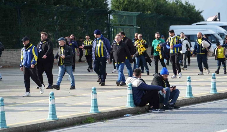 Fenerbahçeli taraftarlar Süper Kupa finali için stada geldi