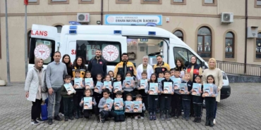 112’den minik Yağmur ve arkadaşlarına karne hediyesi