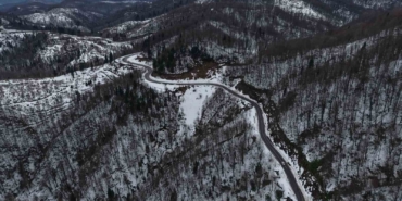 Karla kaplanan 900 rakımlı Çam Dağı, kartpostallık görüntüler sundu