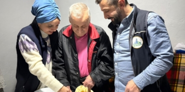 Kartepe’de "Alo Evlat" ekipleri yaşlıları yalnız bırakmadı