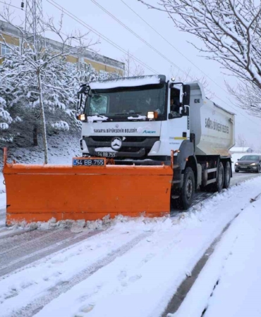 Sakarya’da kar yağışı sonrası kapanan 45 grup yolundan 33’ü ulaşıma açıldı