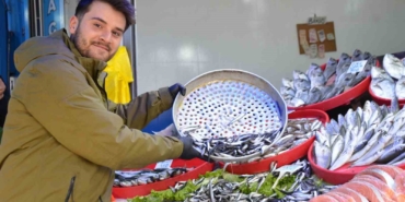 Bu yıl tezgahların yıldızı palamut yerine Karadeniz hamsisi oldu