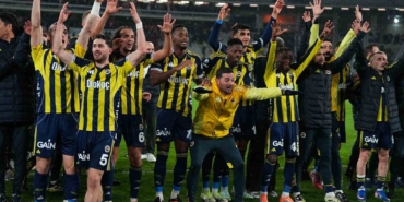 Fenerbahçe, Süper Kupa galibiyetini taraftarlarıyla yaşadı