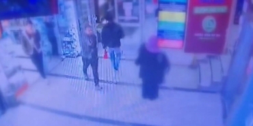 Sirkeci’de işten çıkartılan şahsın silahla işyerine ateş açtığı anların yeni görüntüleri ortaya çıktı