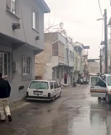 Boşanma aşamasındaki eşi tarafından silahla vurulan kadın ağır yaralandı