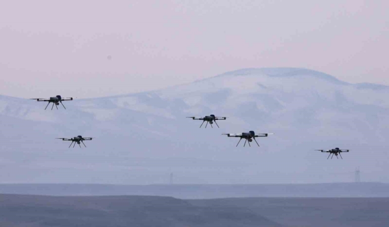 STM’nin sürü İHA’ları, gerçek mühimmatla hedefi vurdu