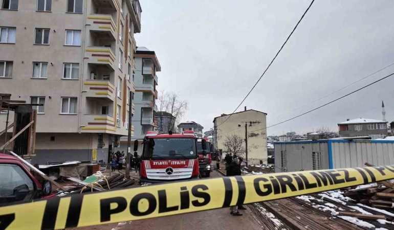 Sultanbeyli’de 5 katlı binada yangın: 12 kişi kurtarıldı